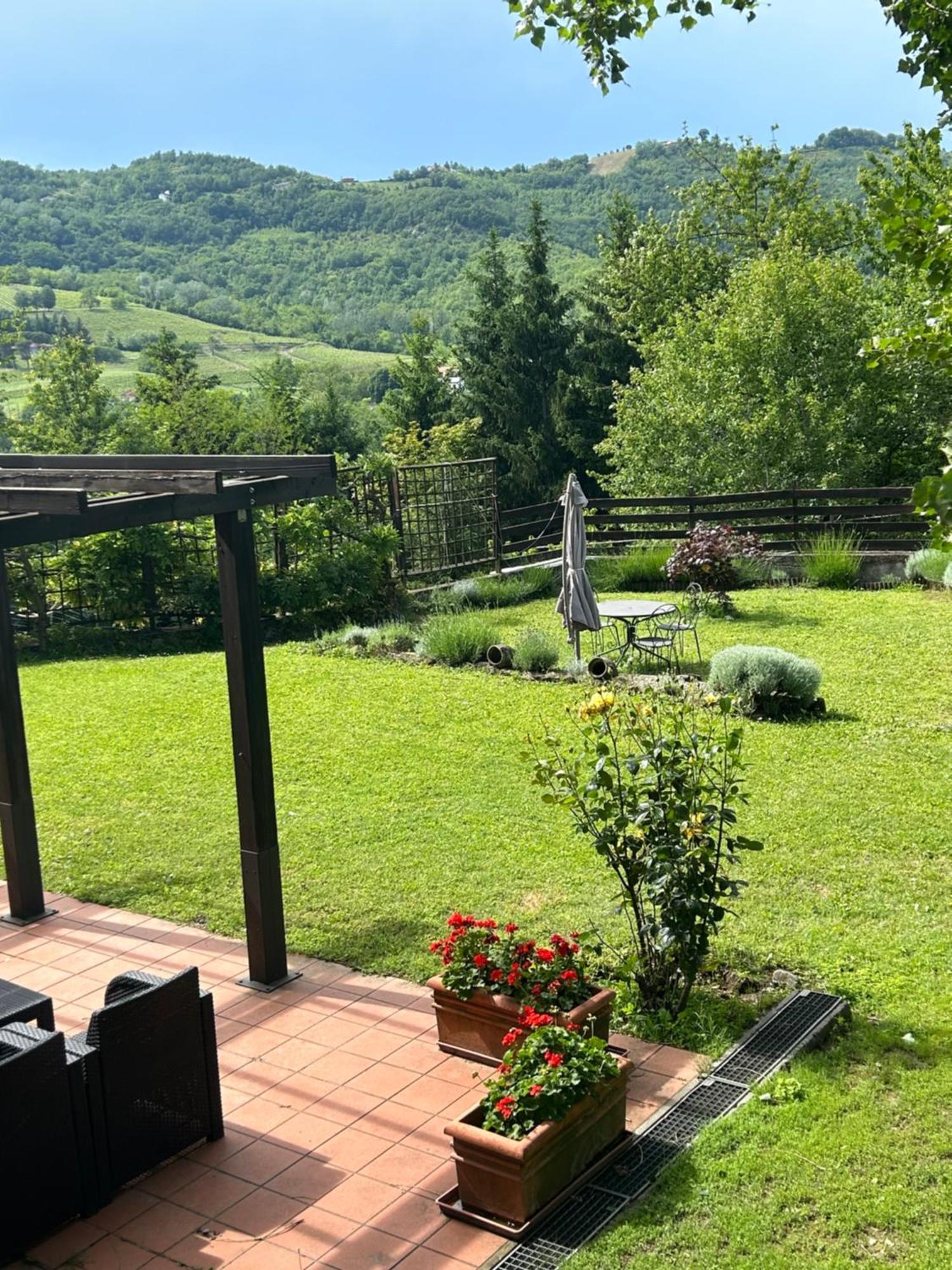 Cascina Ciosse B&B Grognardo Buitenkant foto